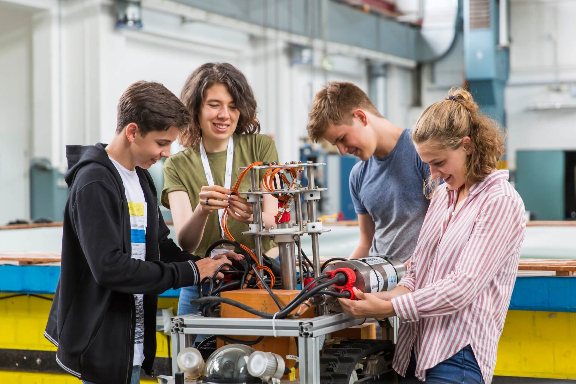 MINT Students Robot Ocean Lab Research