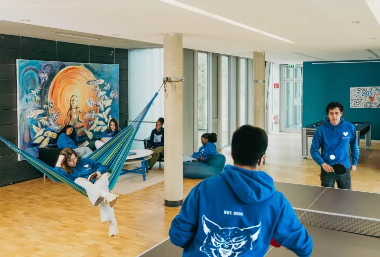 Mercator College – Common Area – Students_Engagement