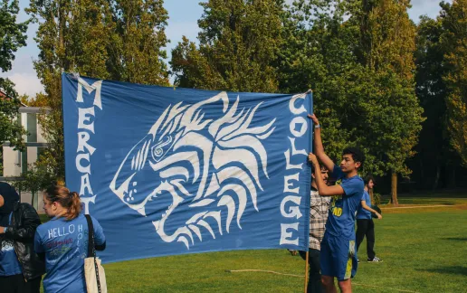 Students cheering for Mercator at Unigames