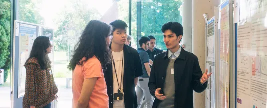 Students in a discussion at Constructor University