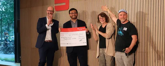 Constructor University "Super Prof" Dr. Hendro Wicaksono receives the 2026 PROFPRENEUR Award at Startup Summit Bremen on June 17. (source: Constructor University)