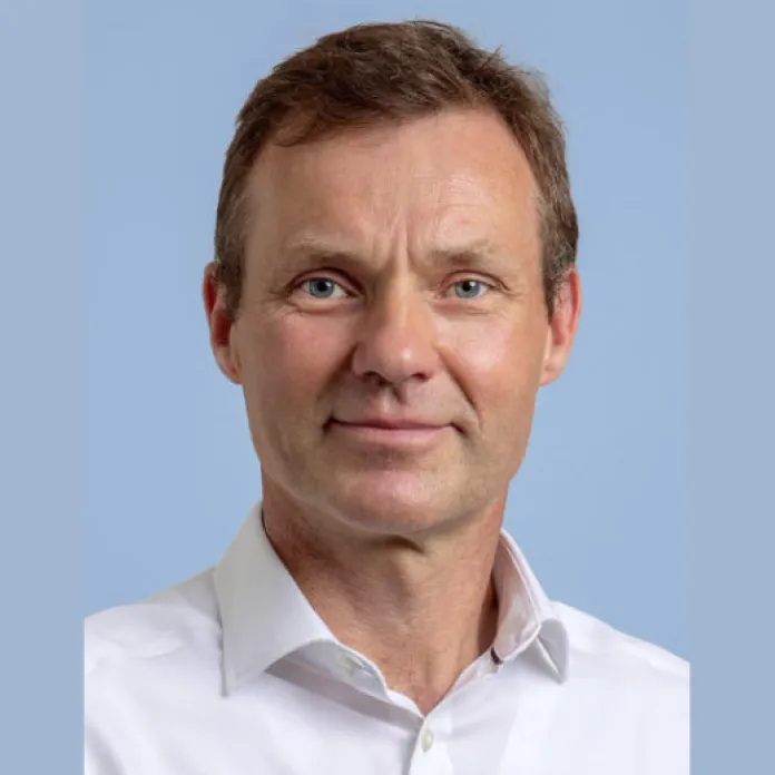 Dr. Frazer Cairns