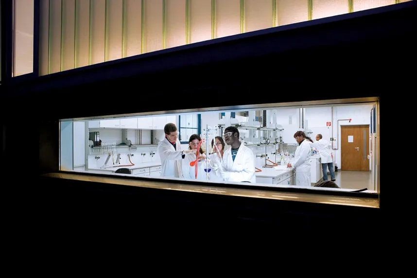 Chemistry lab on the campus of Constructor University