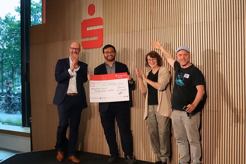 Constructor University "Super Prof" Dr. Hendro Wicaksono receives the 2026 PROFPRENEUR Award at Startup Summit Bremen on June 17. (source: Constructor University)