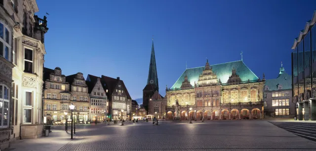 Bremen Marktplatz at night