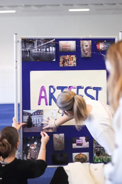 Students at Constructor University's Club Fair