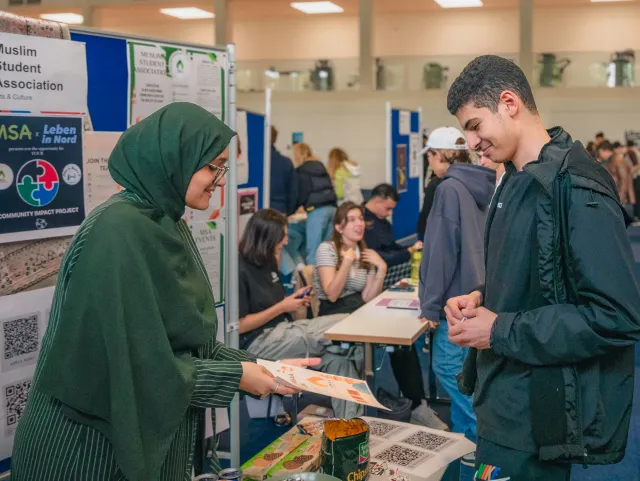 Two students at Constructor University Club fair
