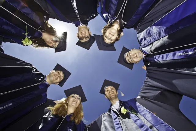 Jacobs University Graduates in a Circle